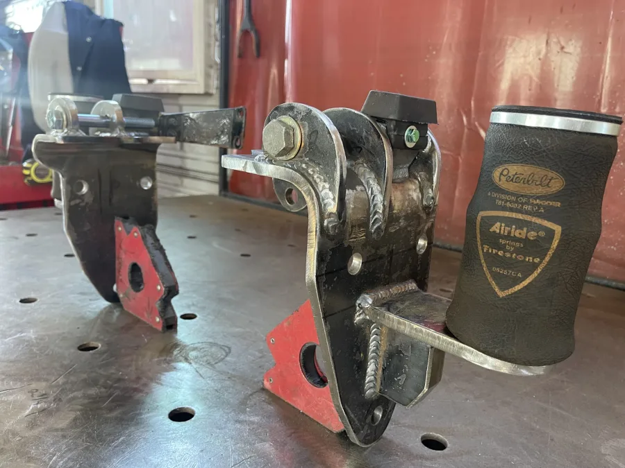 Peterbilt 389/379 Sleeper Mount Brackets